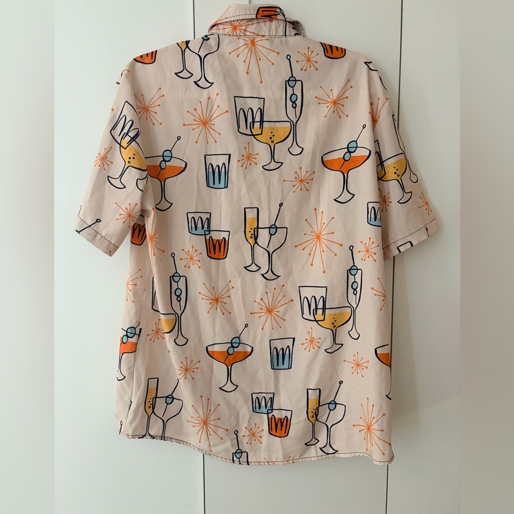 Casual Short-Sleeve Button-Down Shirt with Cocktail Print - Picture 2 of 4